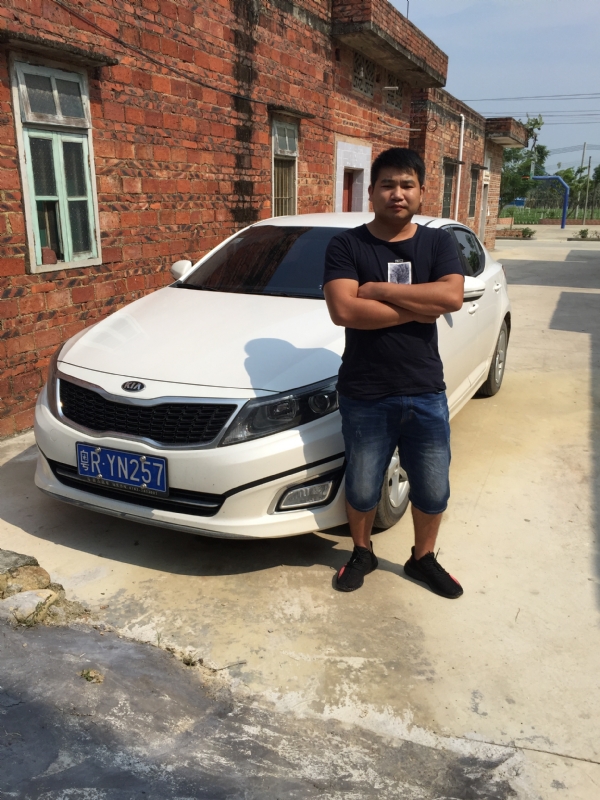 独坐街头的第三张照片--清远上门女婿服务网